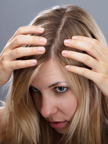 El significado de soñar con piojos blancos en la cabeza de otra persona