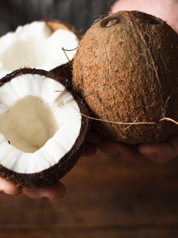 6 trucos fáciles que no conocías para saber si un coco está maduro