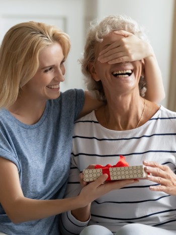 Qué regalar a mi abuela en el Día de la Madre: detalles únicos