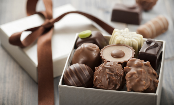 Cuál es el significado de soñar con bombones encima de la mesa