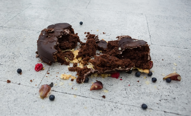 Soñar que una tarta se cae o se rompe: ¿qué significa?