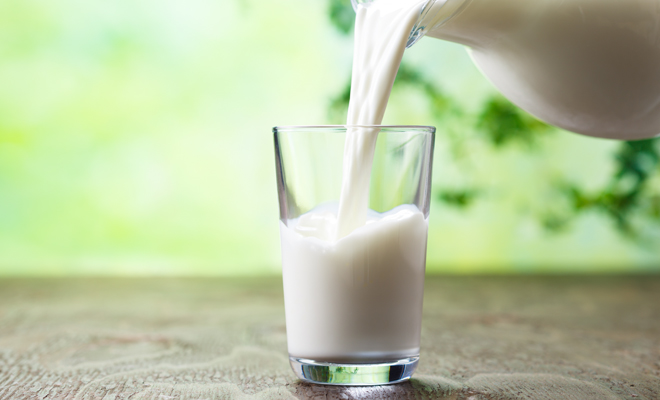 Significado de soñar con leche en un vaso o balde