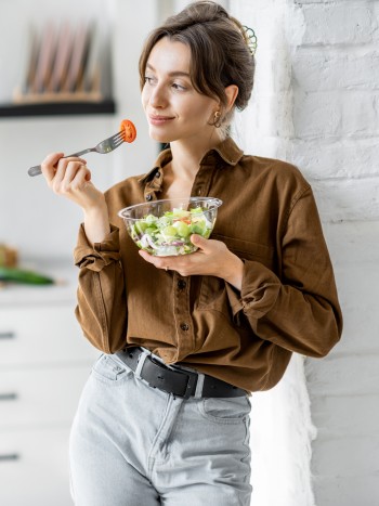 Soñar que estás comiendo: descubre tus necesidades