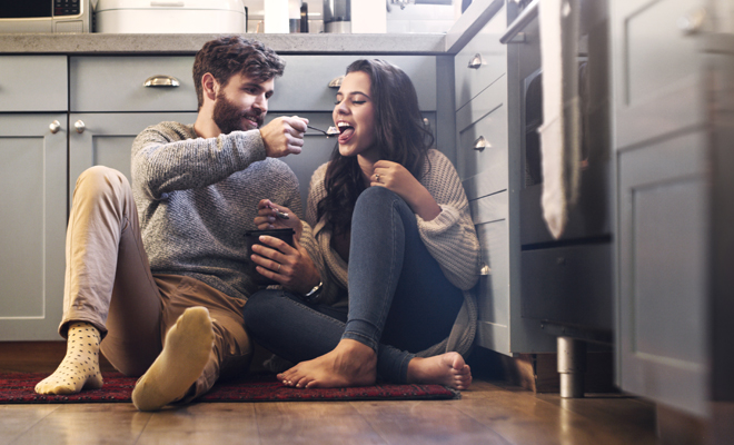 Qué significa soñar que das de comer a alguien o que alguien te da de comer