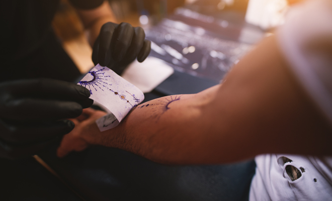 Frases de amistad para hacerse un tattoo en el antebrazo