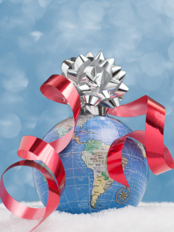 Leyendas navideñas cortas que explican quién trae los regalos en cada país