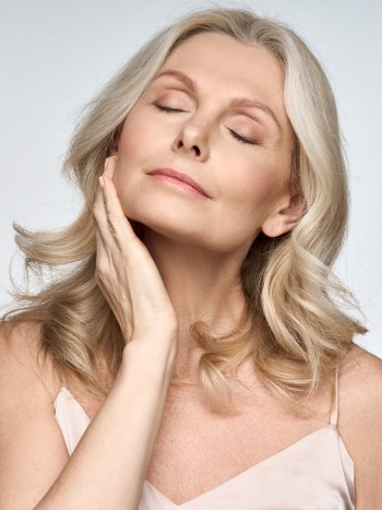 Manchas en la piel como consecuencia de la menopausia: causas y remedios