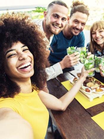 Qué significa soñar con amigos: el significado de la amistad en sueños