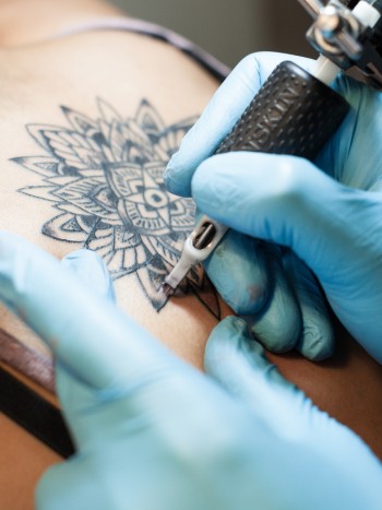 Tengo varices, ¿puedo hacerme un tatuaje sobre ellas?