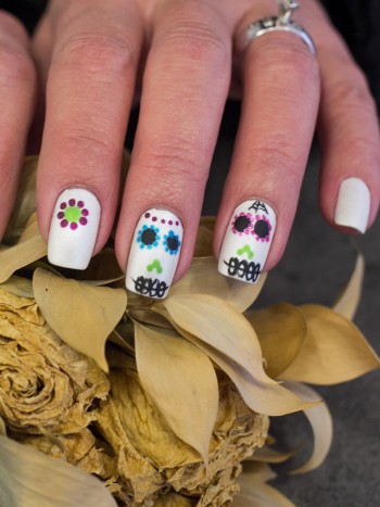 Diseños de uñas decoradas para el Día de Muertos (fáciles y creativas)