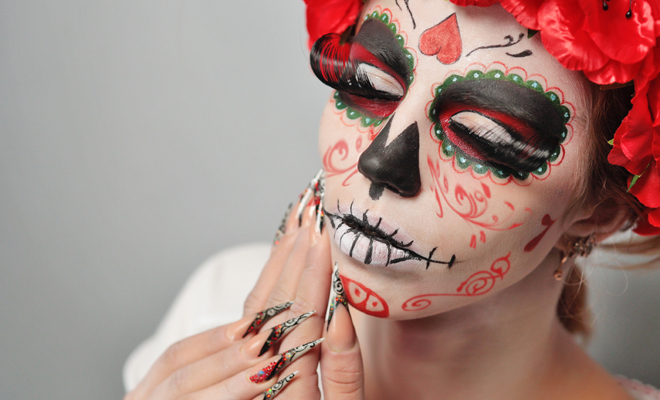Materiales que necesitas para hacerte una manicura para el Día de Muertos