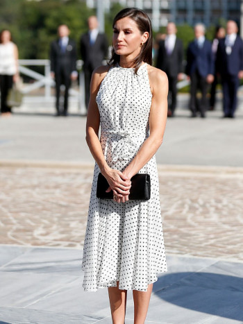 Normas de media etiqueta en mujeres: qué ponerse según el protocolo