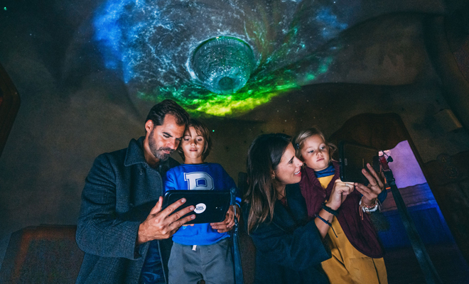 Disfruta del show navideño de Casa Batlló