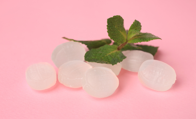 ¿Funcionan los caramelos para el dolor de garganta?