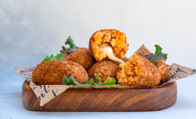 Receta típica italiana: bolas de arroz fritas