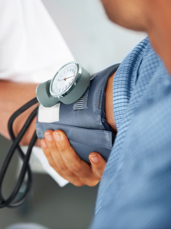 Tensión alta y ansiedad: ¿hay alguna relación entre hipertensión y estrés?