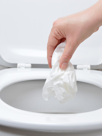 Qué significa soñar que un inodoro rebosa: cuando no puedes más