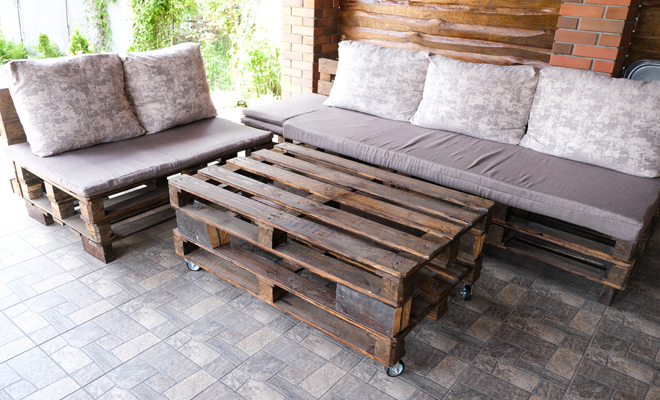 Cómo decorar un jardín, terraza o balcón con palets