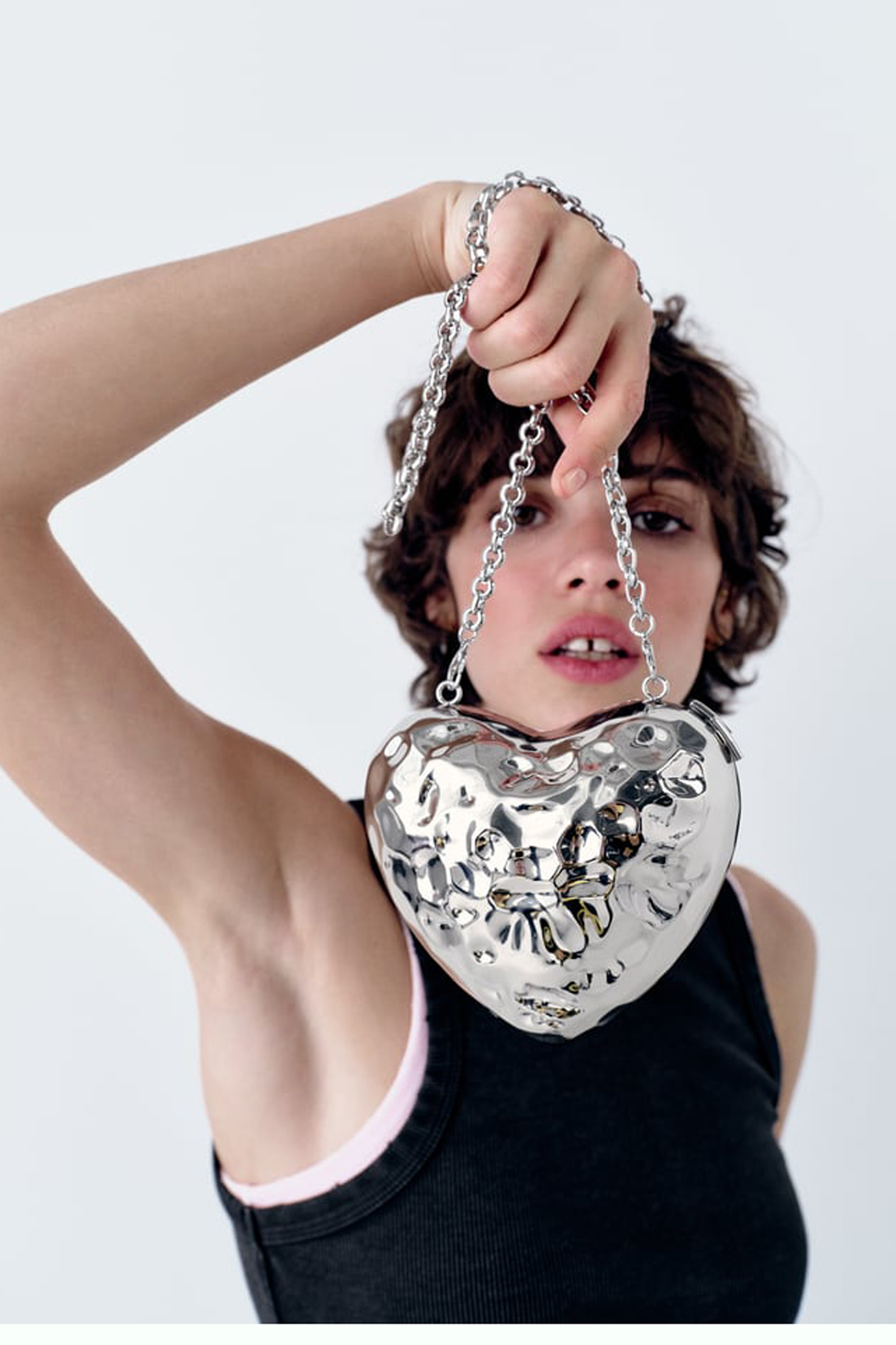 Bolso en forma de corazón de Zara que parece de lujo