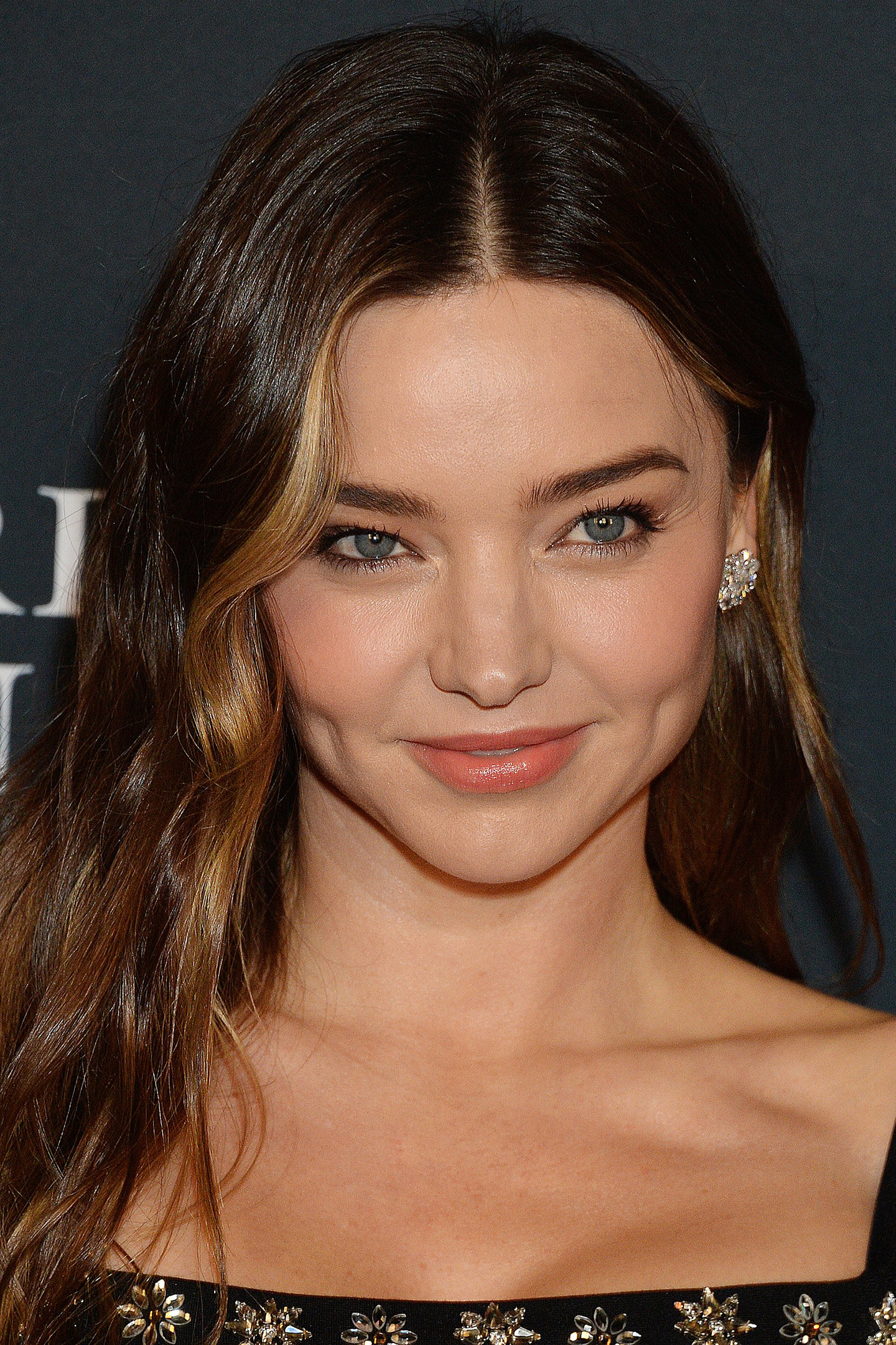 Las mechas money piece, de tendencia para el cabello como Miranda Kerr