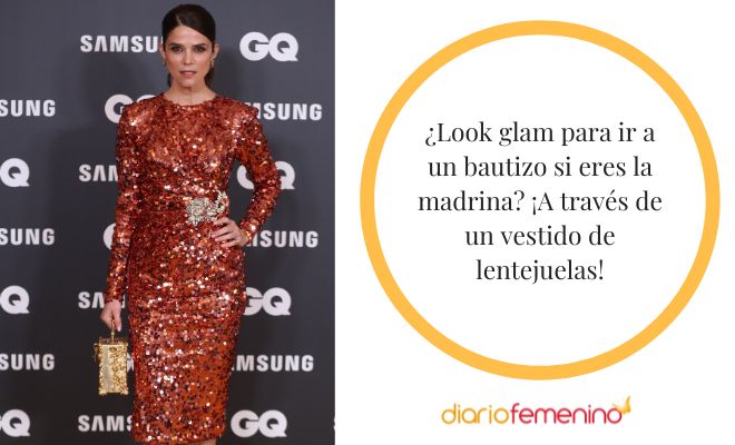 Look para ir a un bautizo si eres la madrina: vestido de lentejuelas