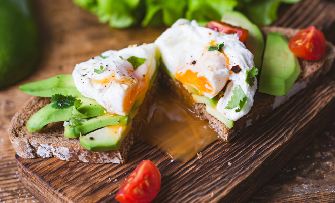 Aguacate y huevo poché: receta