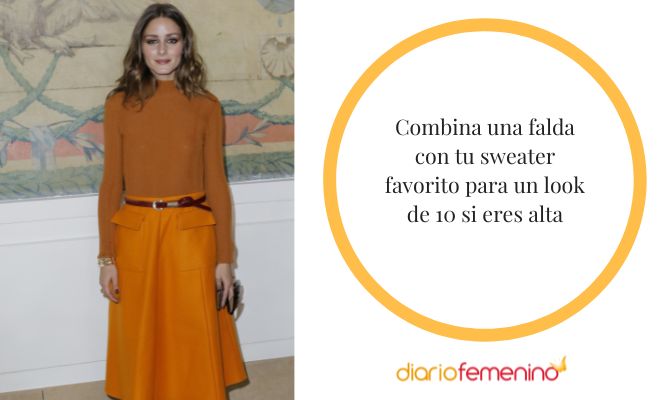 Look con jersey y falda si eres alta