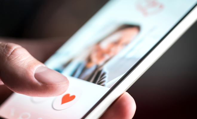 Consejos para saber si una relación virtual es real o falsa