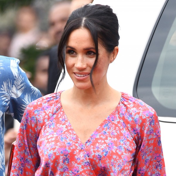 Meghan Markle con un look colorido