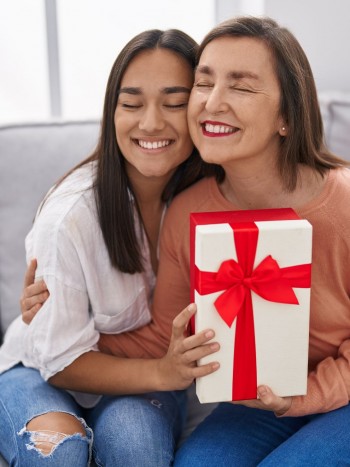 Frases de cumpleaños para mi madre adoptiva: mensajes emotivos para mamá