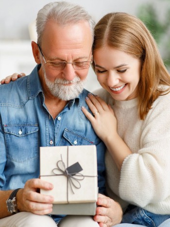 16 frases de cumpleaños para un padrastro: palabras tiernas y emocionantes