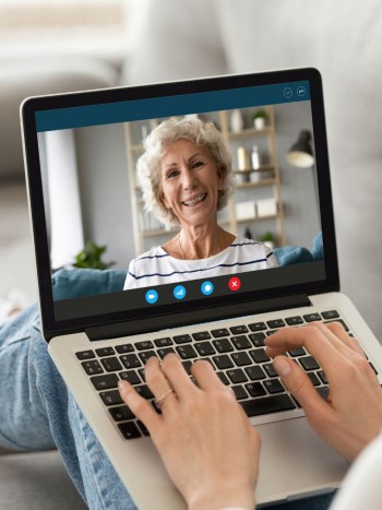 26 frases de cumpleaños para mamá a distancia: palabras para emocionar