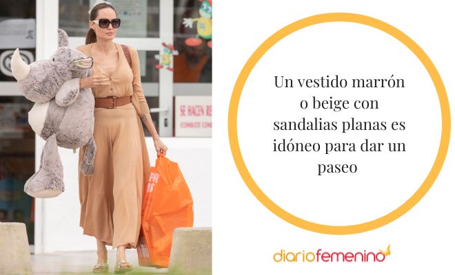 Outfit de paseo con un vestido marrón