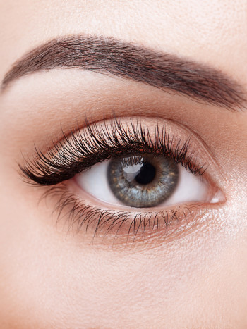 El angustiante significado de soñar que no tienes cejas