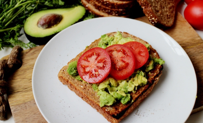 Desayunos con aguacate para adelgazar: 5 recetas fáciles