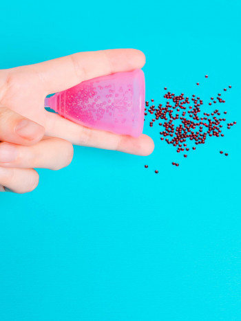 Trucos para cambiarse fácilmente la copa menstrual en baños públicos