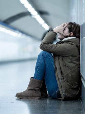 ¿La agorafobia se cura? Consejos de una psicóloga para tratar el miedo