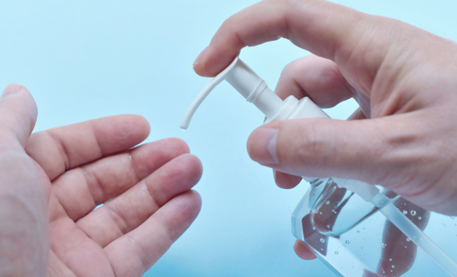 Cómo hacer un desinfectante de manos casero con alcohol