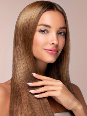 Guía para elegir el esmalte de uñas ideal para el color de tu cabello