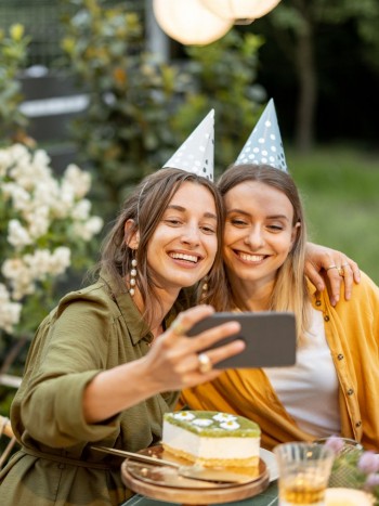 Dedicatorias de 30 cumpleaños para una amiga: risas, amor y recuerdos
