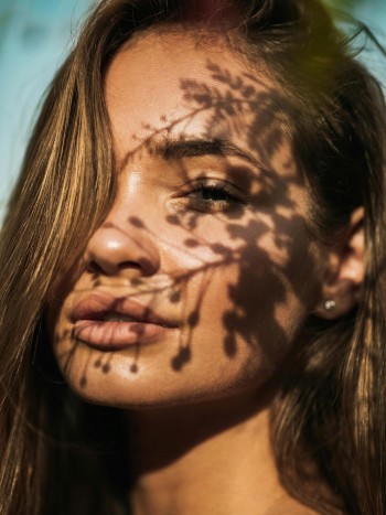 Cuida tu piel de las manchas solares