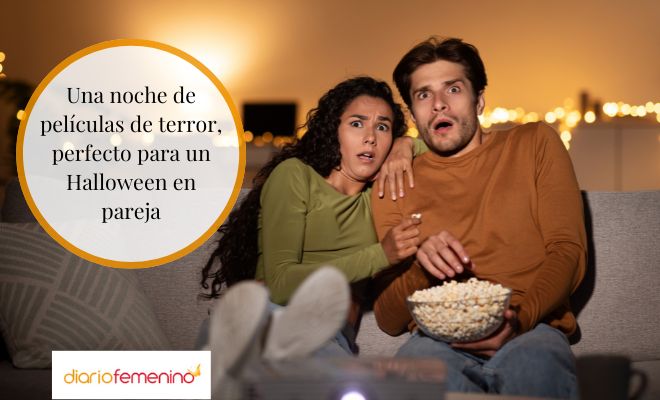 Una noche de cine de terror es genial para un Halloween en pareja