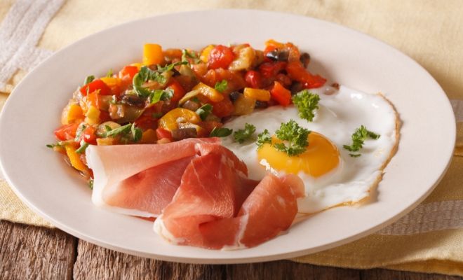 Puedes añadir huevos o arroz a cualquier plato durante la cuarentena