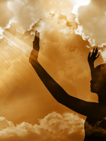 El curioso significado de soñar que hablas con Dios: buscando ayuda