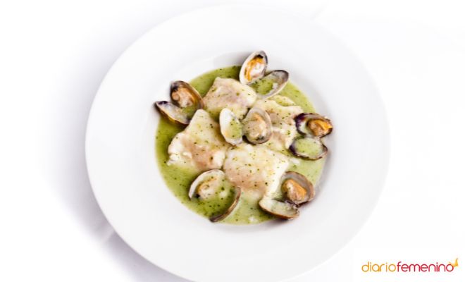 Cómo hacer merluza en salsa verde para Navidad