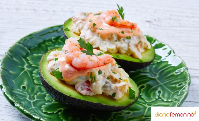 Cómo hacer una ensalada de aguacate para Navidad