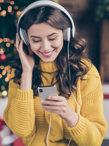 29 frases de canciones icónicas de Navidad y de Año Nuevo que emocionan