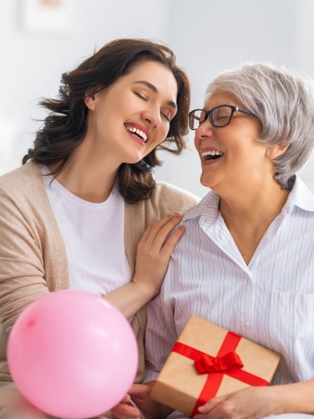 Cartas de cumpleaños para una suegra: textos emotivos para sorprender