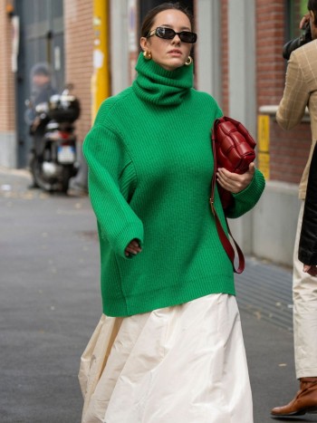 6 ideas de looks para lucir un jersey verde: outfits siempre a la moda