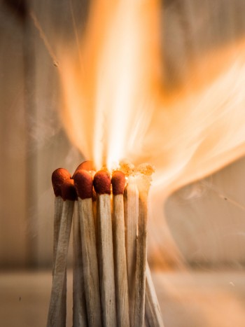 Soñar con fósforos o cerillas: tus sueños te iluminan